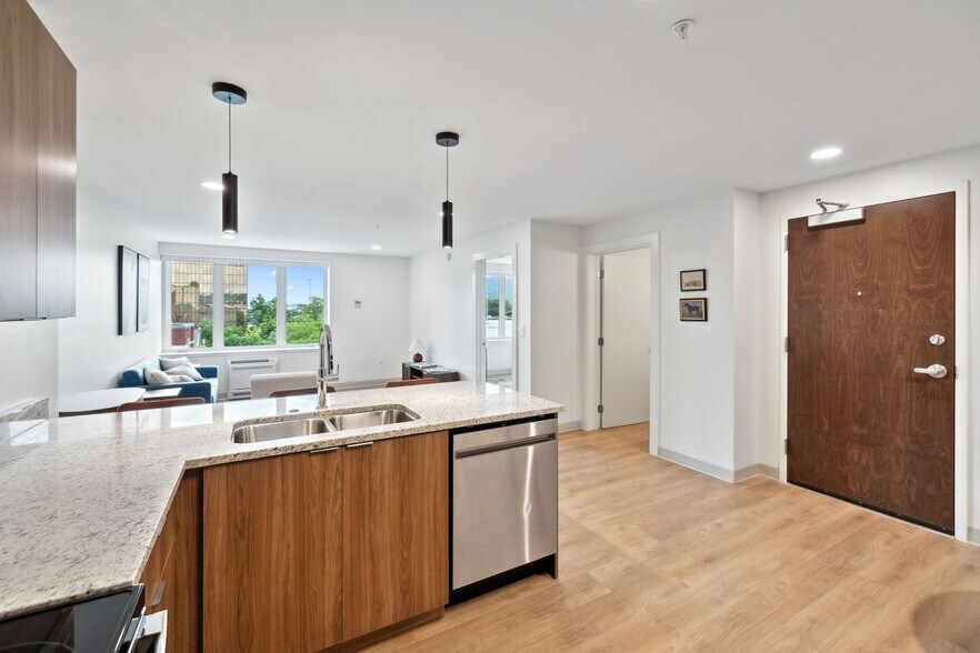 Primary Photo - West 6th Apartments