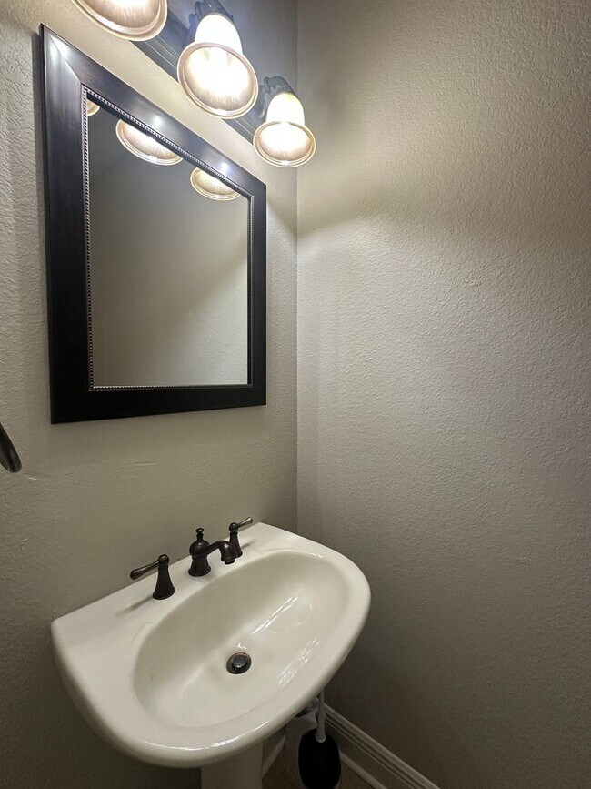 Building Photo - 5322 La Belle Town House