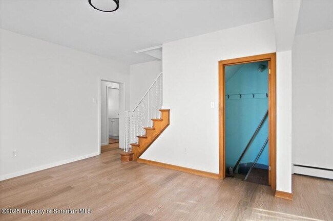 Building Photo - 134 Lampman St