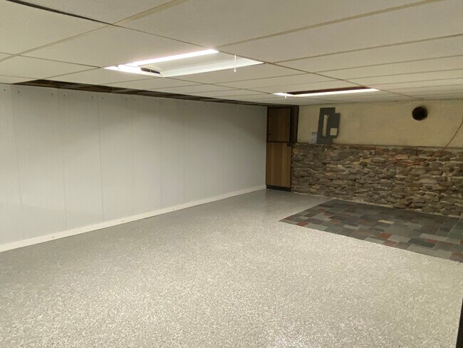 Building Photo - 794 Ridge Rd