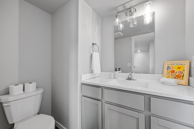 Building Photo - 921 Aiden St