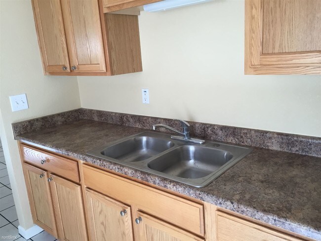 Building Photo - 2 br, 1 bath Duplex - 833 E Alice Ave Apt A