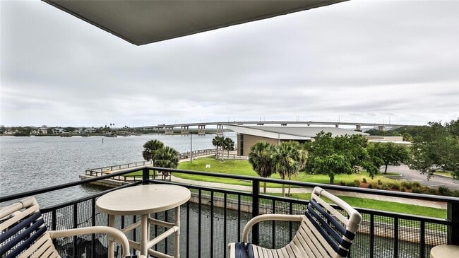 Primary Photo - 101 N Riverside Dr