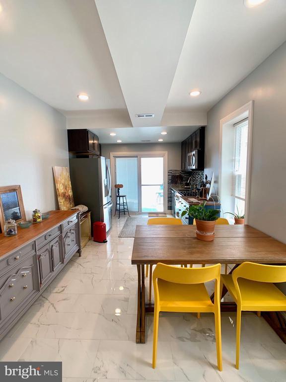 Building Photo - 513 S Regester St