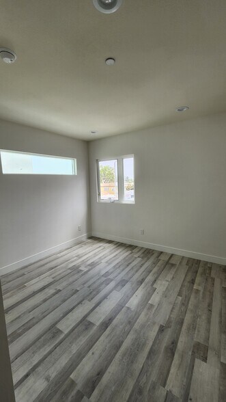Building Photo - 2637 S Cochran Ave