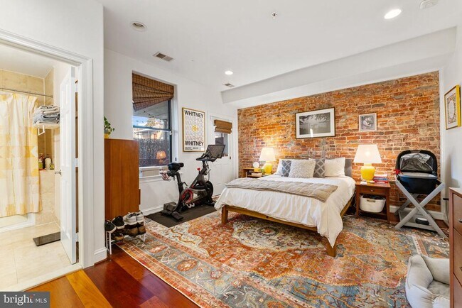 Building Photo - 1105 Park Rd NW