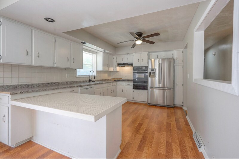 Building Photo - 505 E 90th Terrace