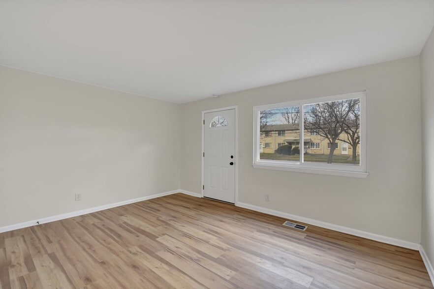 Building Photo - 5983A Glenway Dr