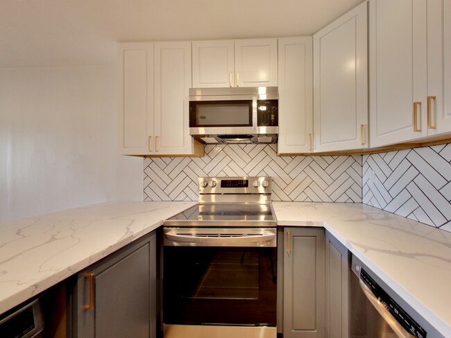 Building Photo - 1504 Newlands Ave