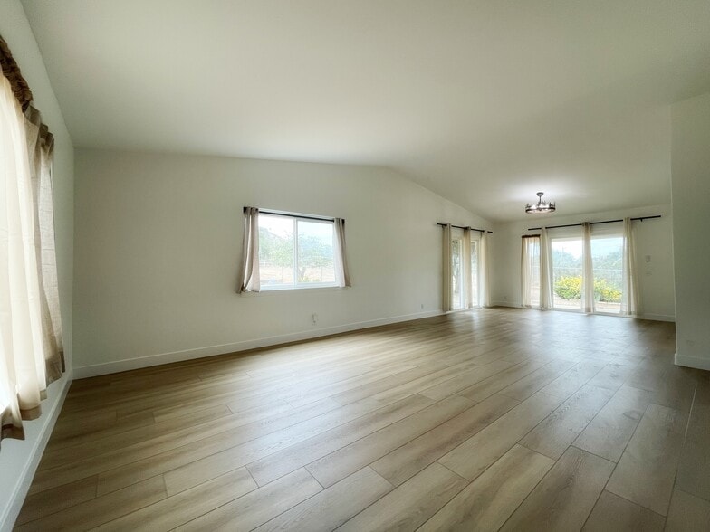 Building Photo - 2711 Sumac Rd