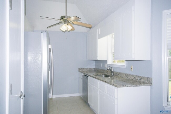 Building Photo - 215 Cypress Creek Dr