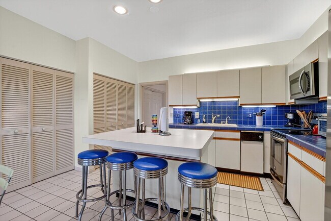 Building Photo - 7623 Cinebar Dr