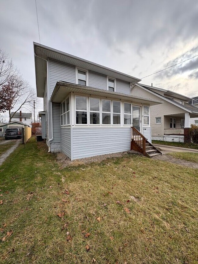 Building Photo - Three bedroom 1 1/2 bathroom home for rent