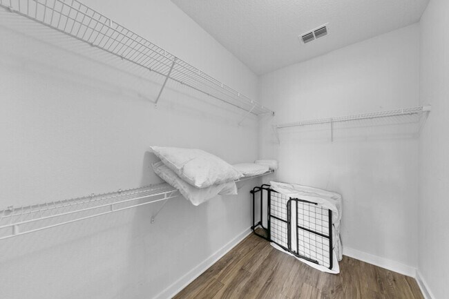 Building Photo - 8302 Baymeadows Rd E