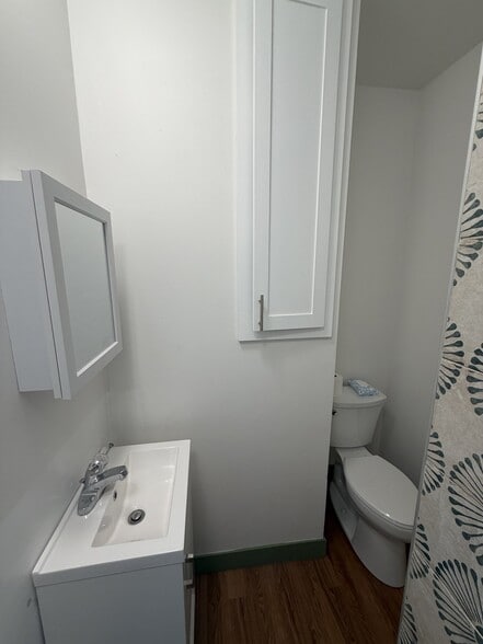 Building Photo - 324 W 55th St