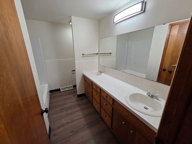 Building Photo - 3036 Albert Dr