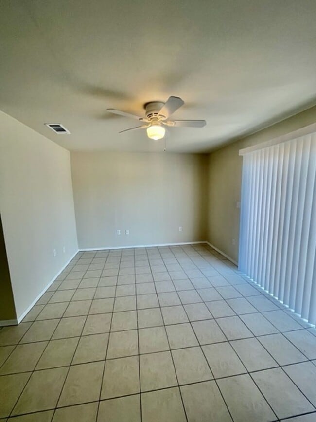 Building Photo - 1500 Lake Shore Dr