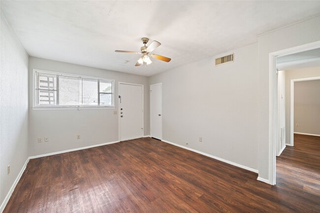 Building Photo - 2729 Main St