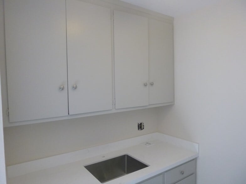 Building Photo - 1805 8th Ave