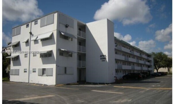 Building Photo - 1333 E Hallandale Beach Blvd