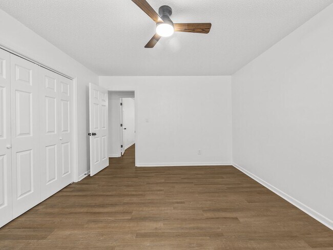 Building Photo - Freshly renovated 2 bed 2 bath home