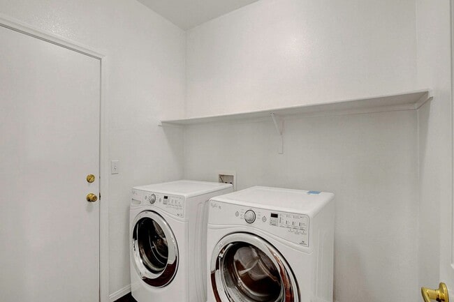 Building Photo - Gorgeous NW Single Story! 3 Car Garage! Serene Backyard.