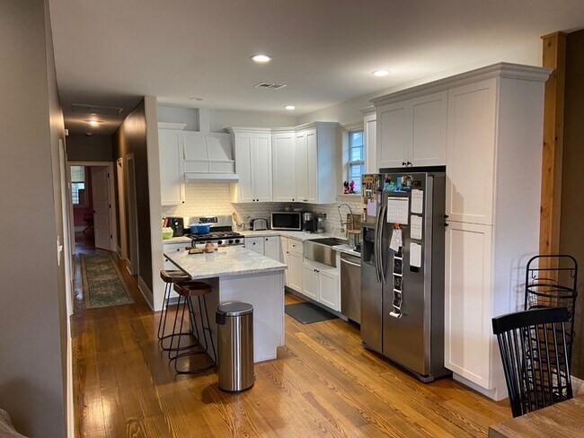 Building Photo - 3109 Broadway St