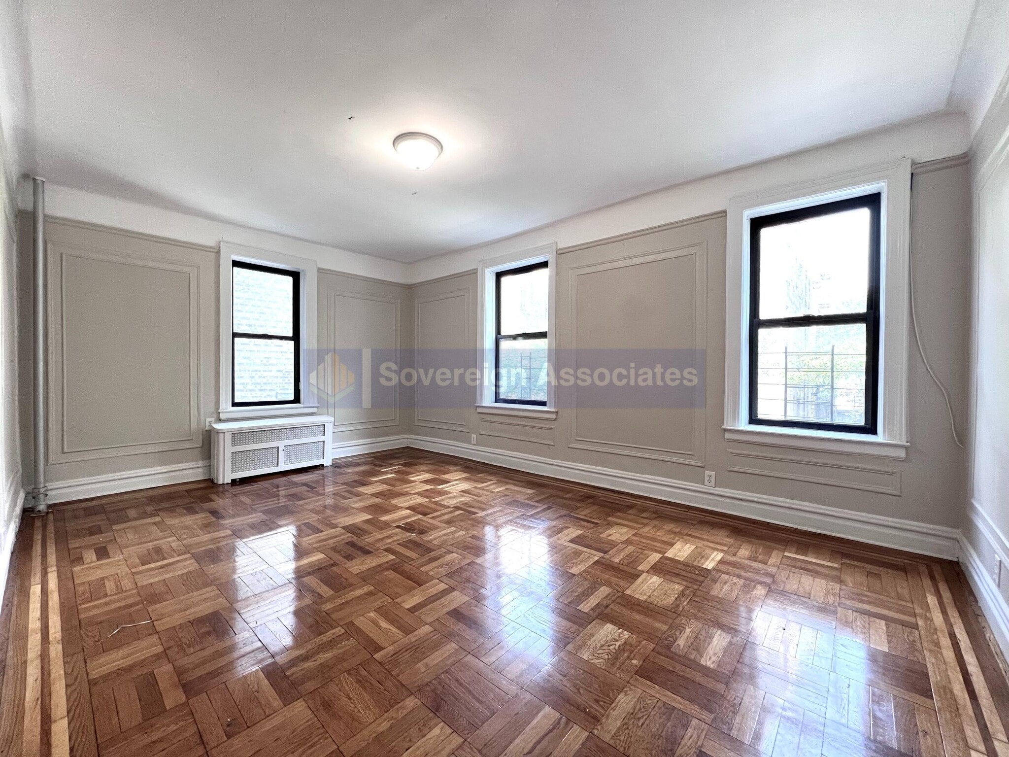 Building Photo - 850 W 176th St