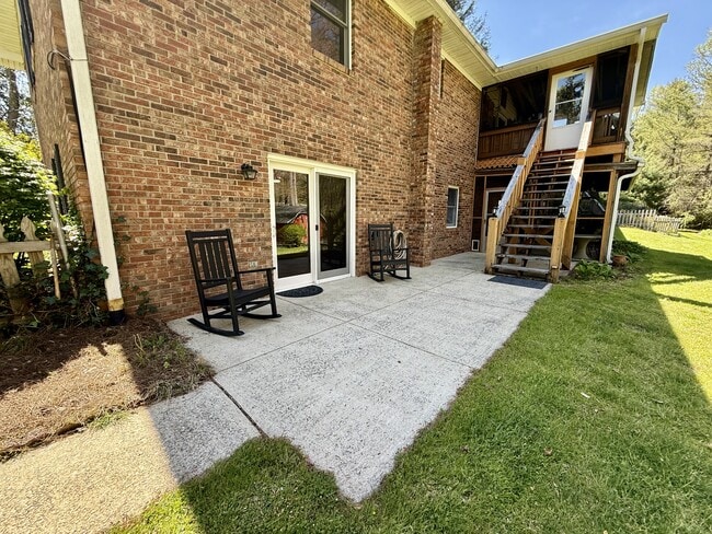 Building Photo - 5 Shadow Valley Dr