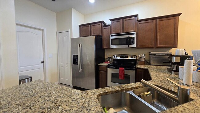 Building Photo - 4085 Shadetree Ln