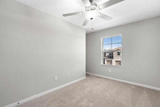 Building Photo - LIKE NEW Townhome in Willow Square!