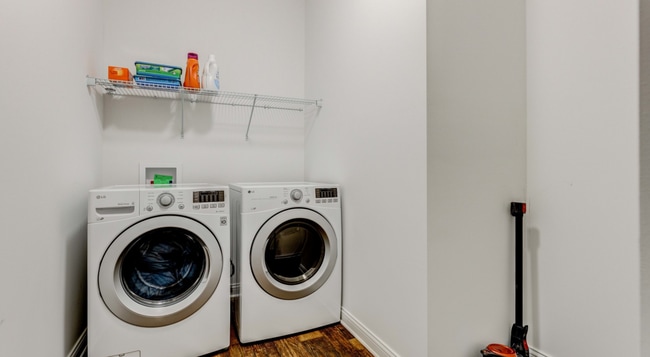 Building Photo - 3873 Brookfield Dr