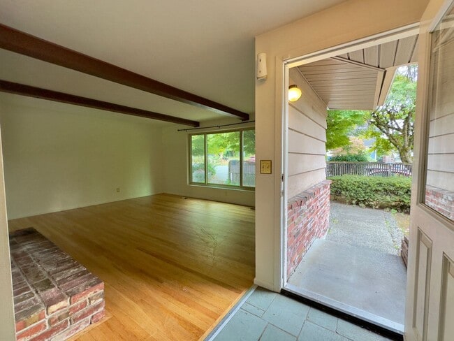 Building Photo - 2,510 Sq Ft | 5 Bedroom · 3 Bathroom – W/D, Terrace, Garage & Extra Space