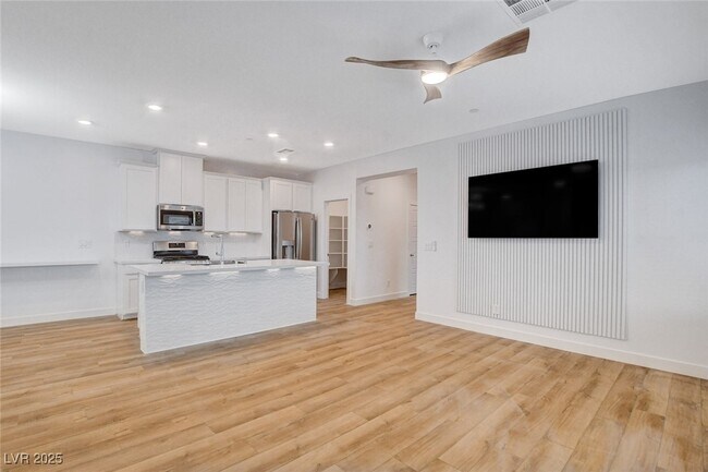 Building Photo - 237 Callen Falls Ave