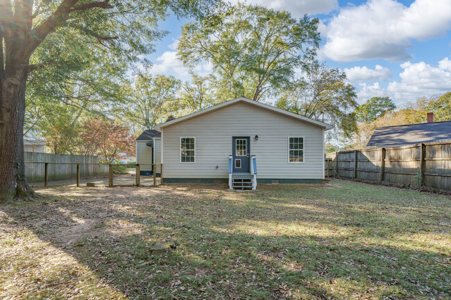 Building Photo - 68 Cedar Knoll