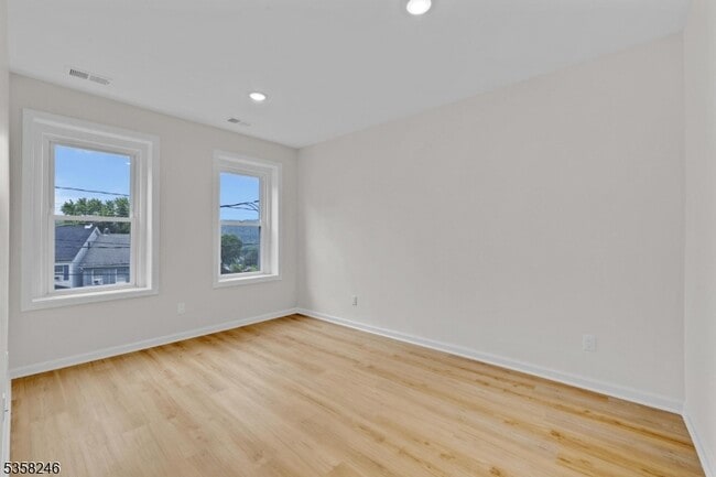 Building Photo - 106 Bennett St