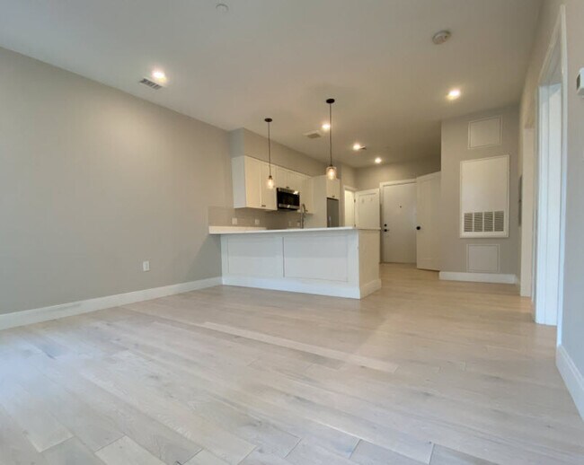 Building Photo - 198 Green St