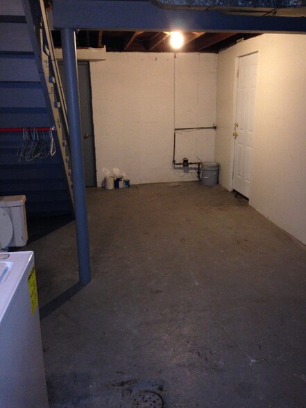 Building Photo - 442 Iberia St