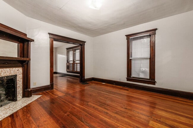 Building Photo - 25 E Blake Ave