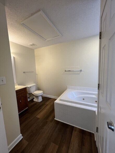 Building Photo - 132 Ballygar St