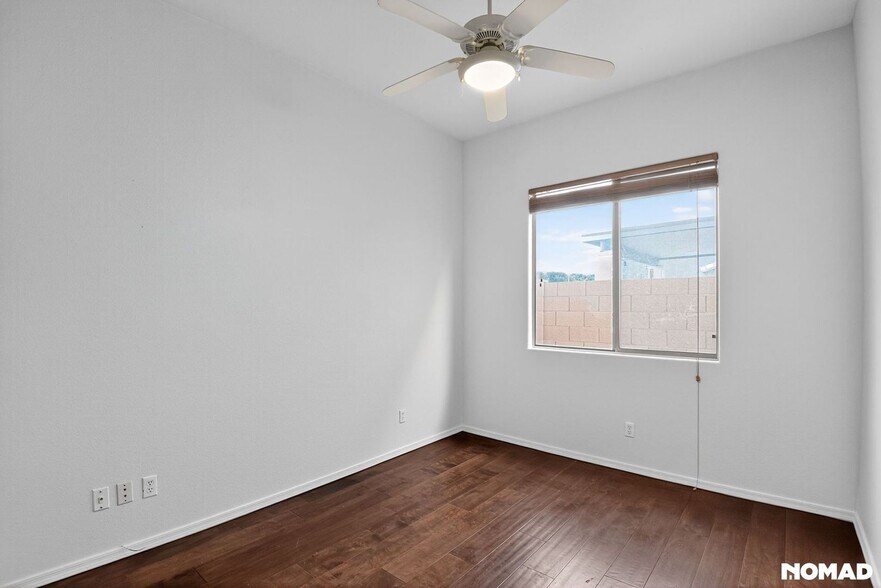 Building Photo - 971 N Santa Anna Pl