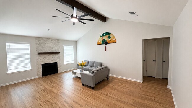 Building Photo - 13638 Greenridge Dr
