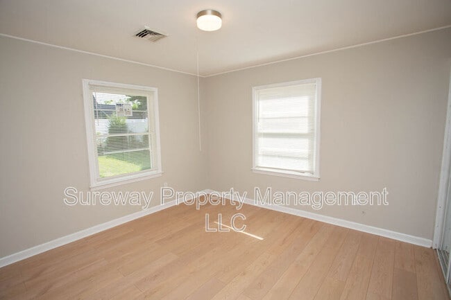 Building Photo - 11 Sedgwick Ln