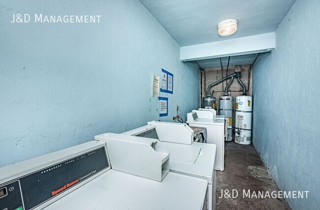 Building Photo - 2231 Meade Ave