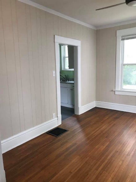 Building Photo - 141 W Northwood Ave