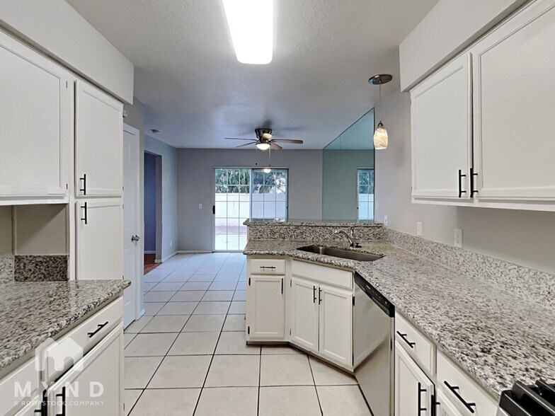 Building Photo - 2835 Floral Peak Dr