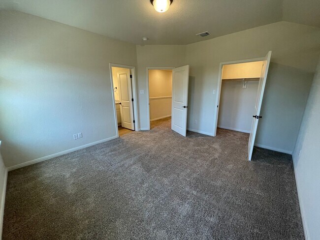 Building Photo - 10214 Lynwood Vlg