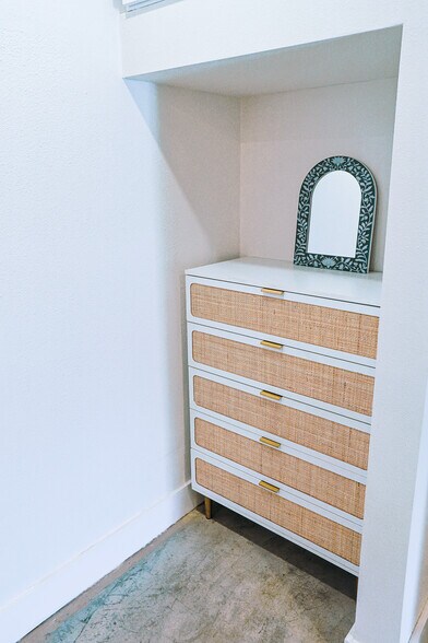 Building Photo - 6007 N Orange Blossom Ave