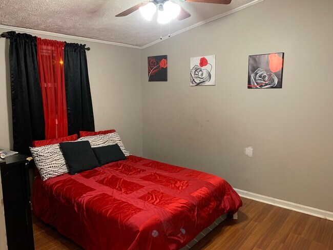 Building Photo - 4 Steens Rd