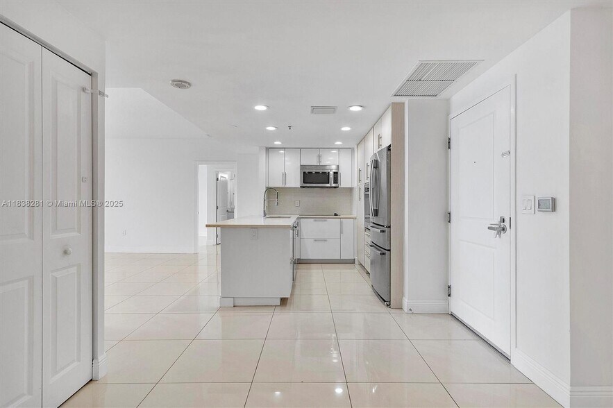 Building Photo - 1250 S Miami Ave